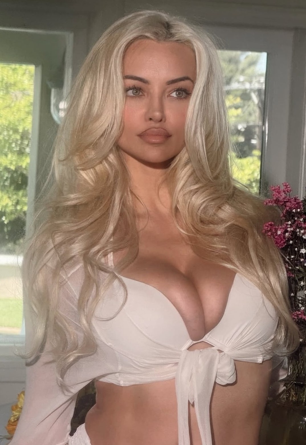 Lindsey Pelas Hot Shots0021