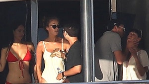 Leonardo DiCaprio & Tobey Maguire Cruising with Hot Chicks in St. Tropez!!!