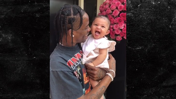 081018_kylie_travis_stormi_kal