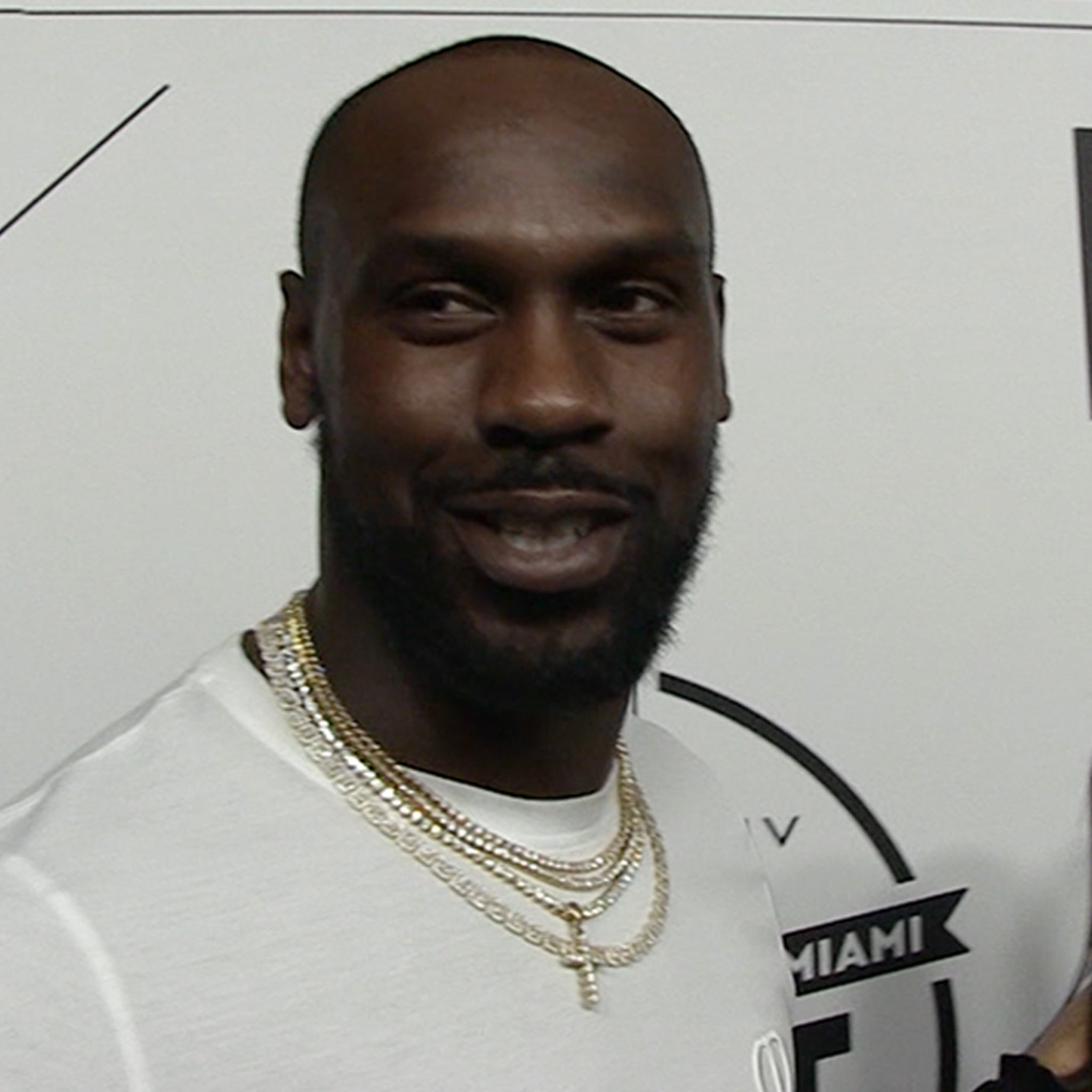 Chandler Jones Says Don T Feed Into Tom Brady S Pic He S Not