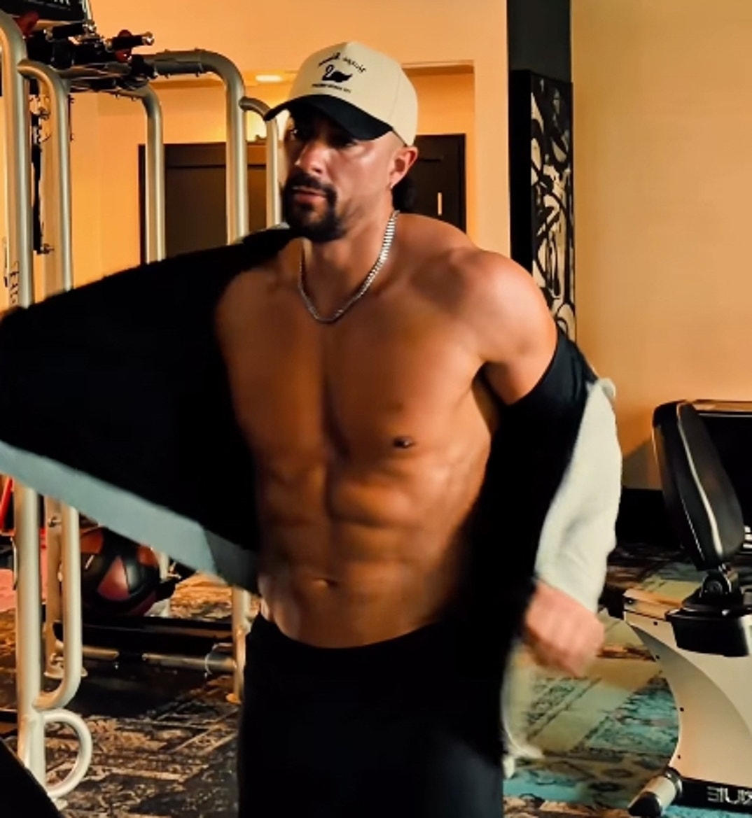 Marciano Brunette Hot Shots 8