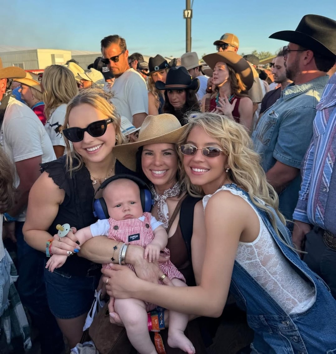 Sydney Sweeney Scooter Braun Stagecoach 11