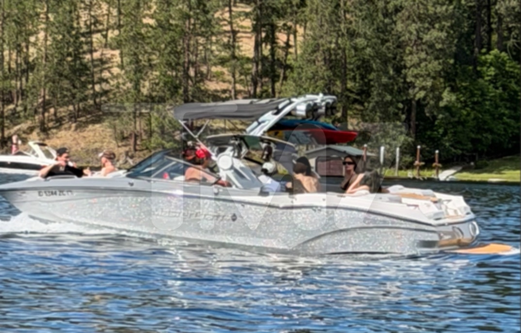Biebers Kendall Jacob Lake Idaho 14