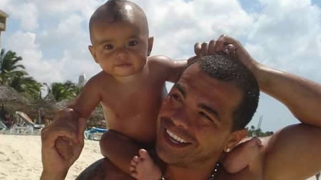 1008-Arturo-Gatti-Father-Son-Pics-PRIMARY