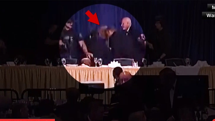 042426_whcd_shots_trump.01_00_26_12