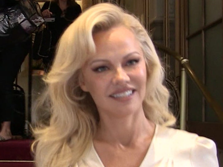 Pamela Anderson Marries Her Bodyguard Fell In Love In Lockdown