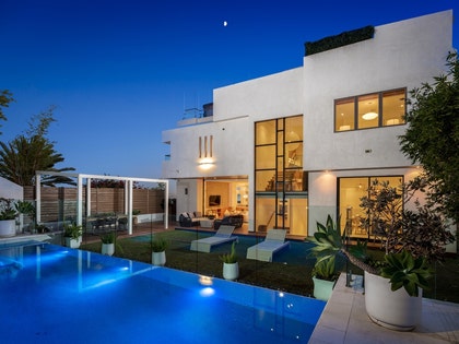 Tyra Banks Sells Pacific Palisades Home.jpg