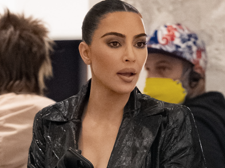 Kim Kardashian, Yayımlanmamış Seks Kasedinin İddia Edilmesinin Saint Hearing'i Üzerine Gözyaşları İçinde Kanye'yi Çağırdı