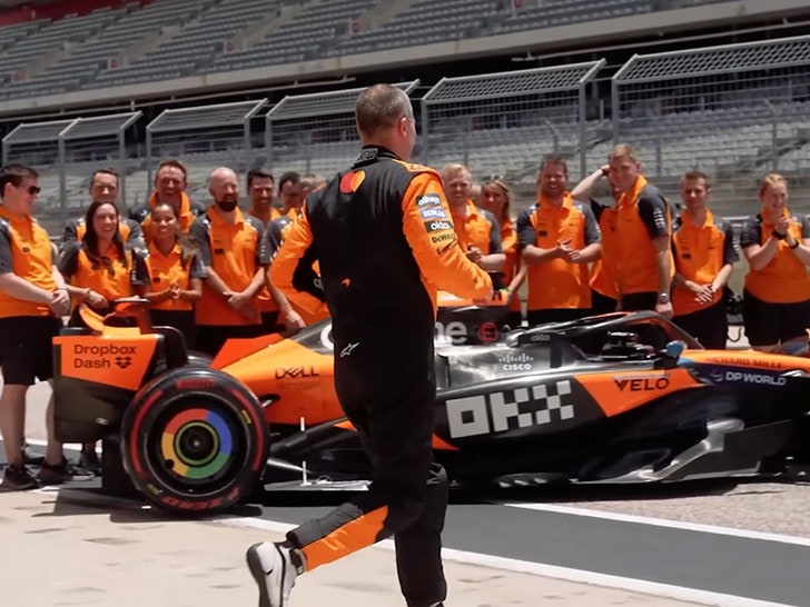 071025-mclaren-brad-pitt-team