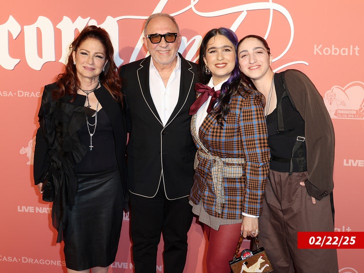 Gloria Estefan, Emilio Estefan, Gemeny Hernandez, Emily Estefan sub getty swipe