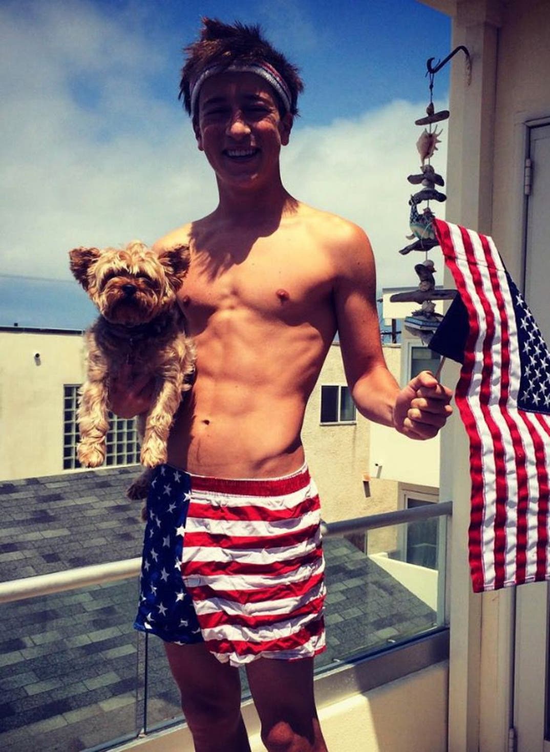 Skyler gisondo shirtless