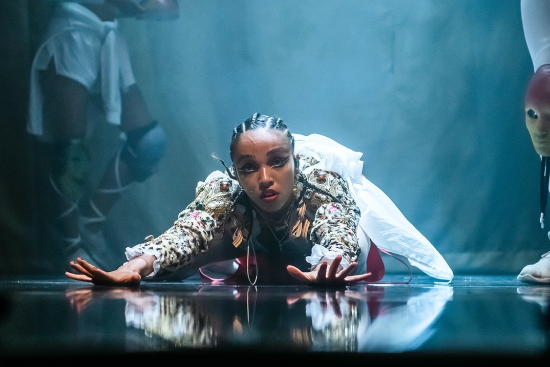 FKA Twigs Performance Singing Stage Photos 10