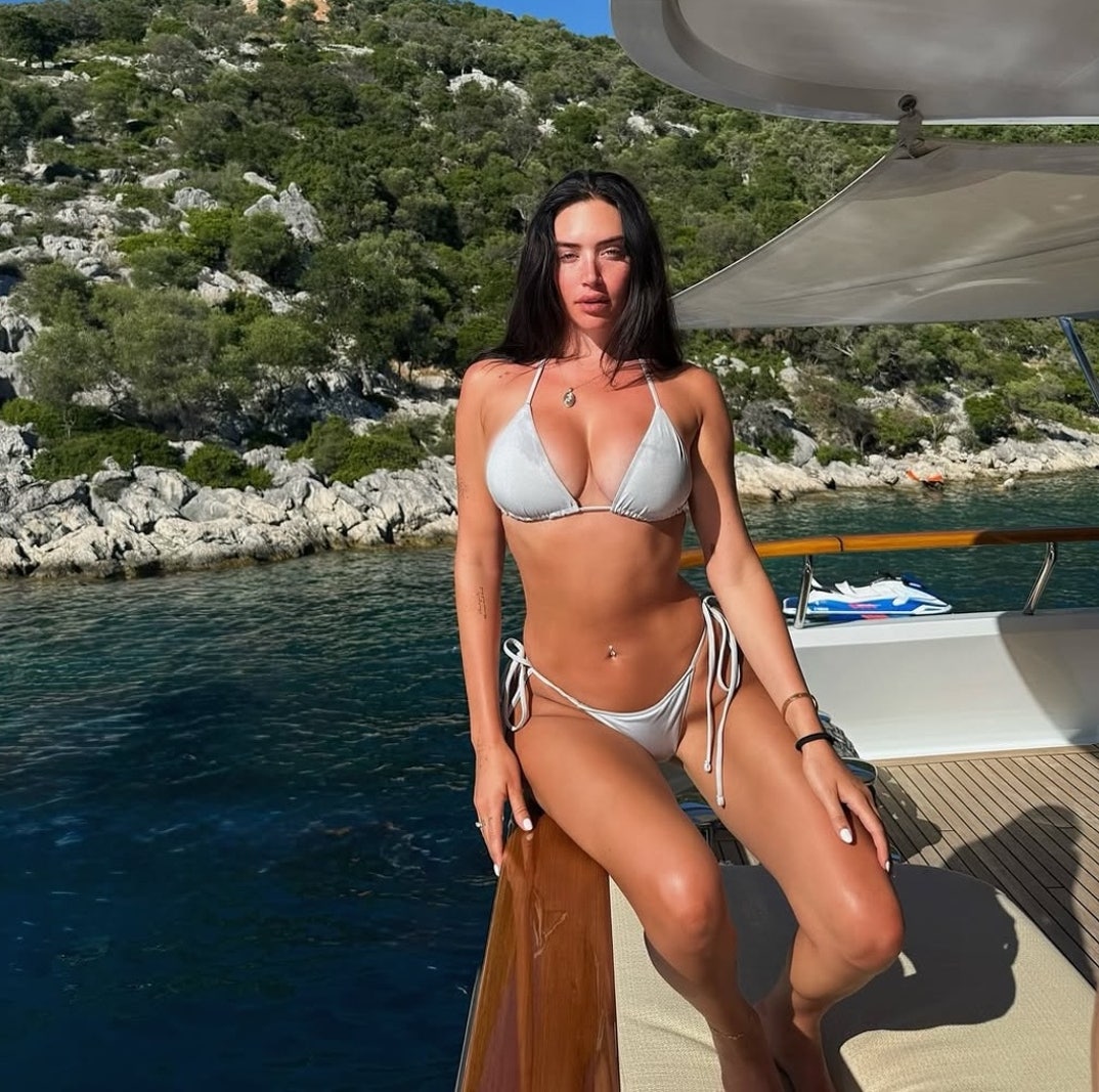 Stassie Karanikolaou Hot Shots 6