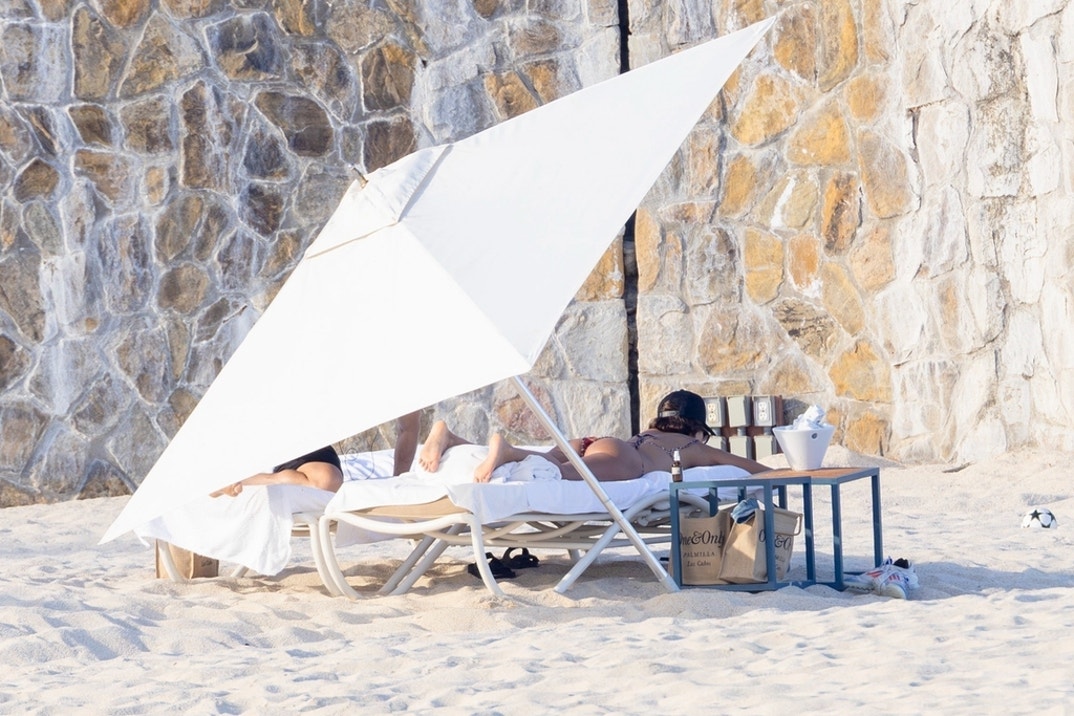 Jessica Alba and Danny Ramirez cabo 3