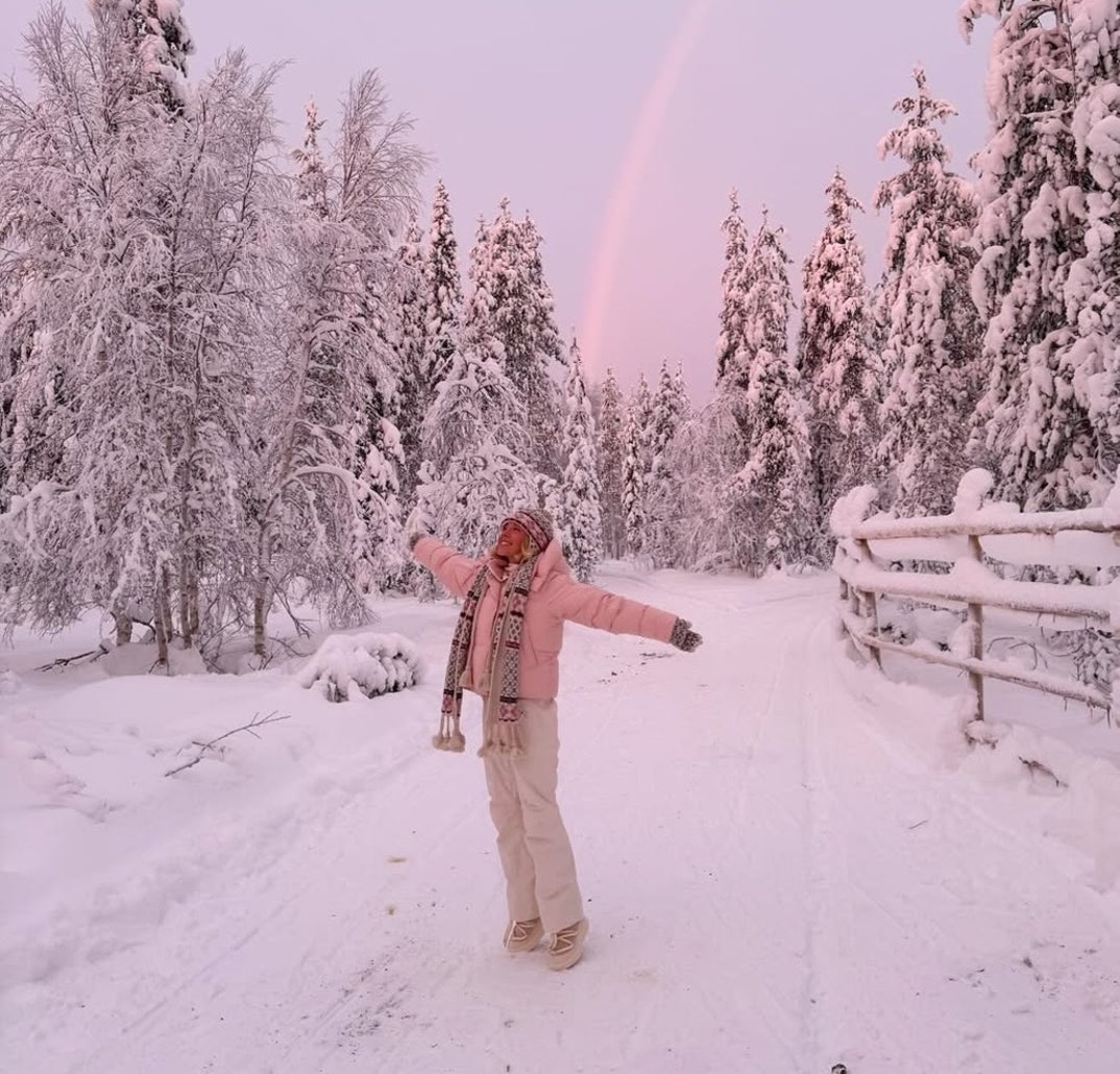 Sydney Sweeney Jeans Winter Vacay 5