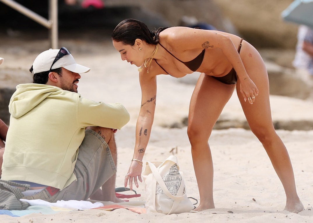 Bad Bunny Gabriela Berlingeri Australia Beach 4