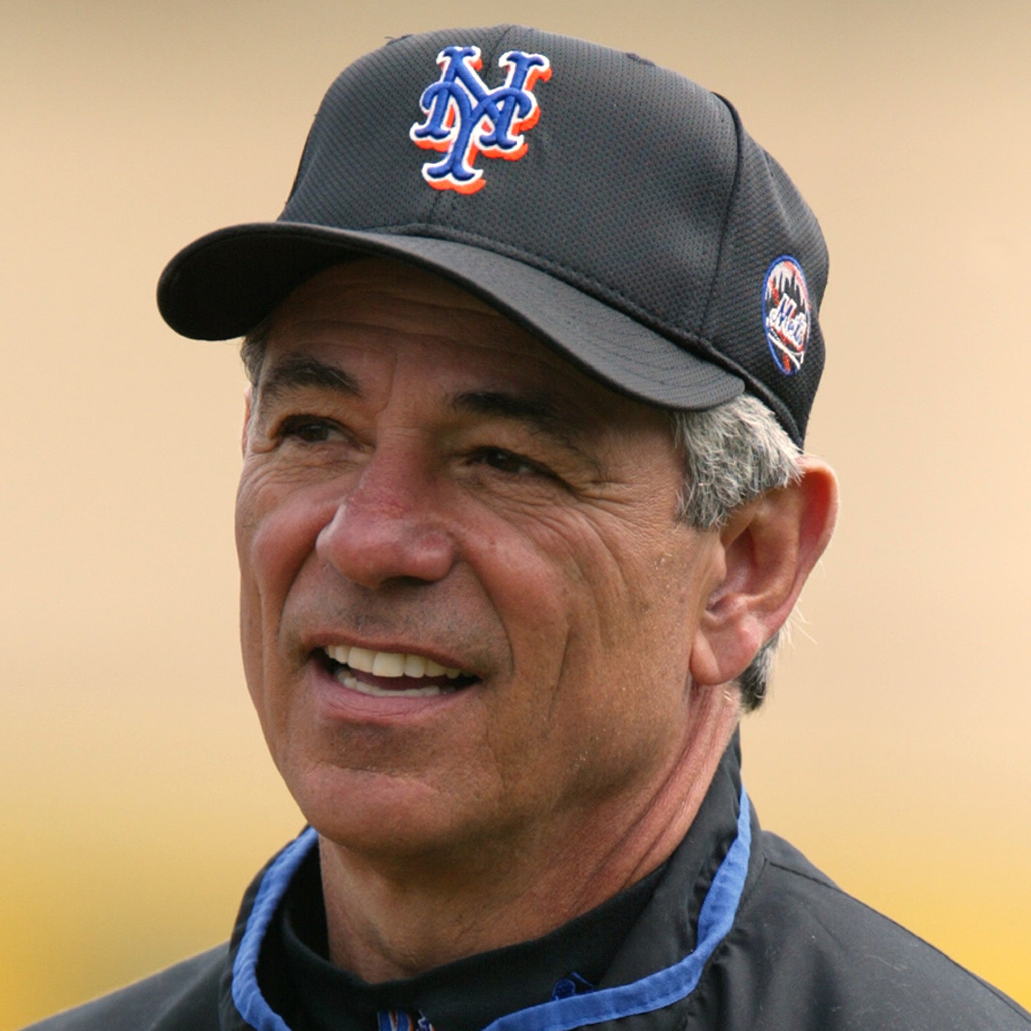 Bobby Valentine's mustache disguise with Mets