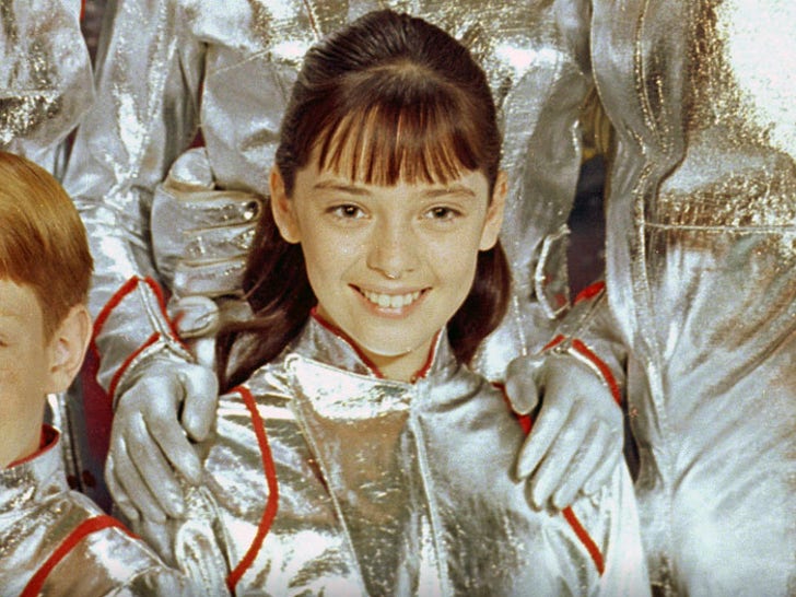 Penny in 'Lost In Space': 'Memba Her?!
