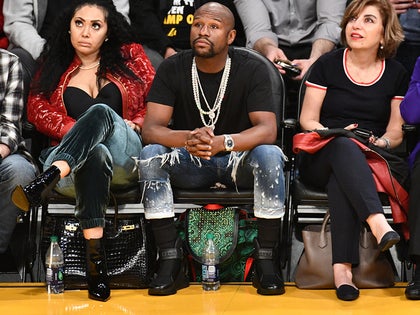 1108-lakers-fans-photos-primary