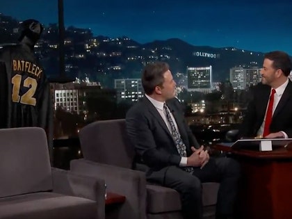 0215-ben-affleck-batman-cape-jimmy-kimmel-02