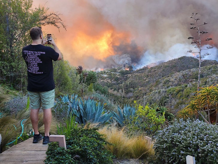 0107-Spencer-Pratt-Heidi-Montag-Watching-LA-Fires-Sub2