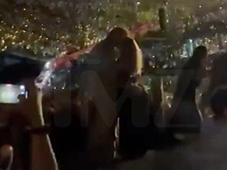 071825-coldplay-couple-before-kissing-v2