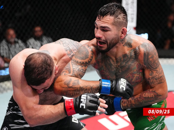 Anthony Hernandez elbows Roman Dolidze getty