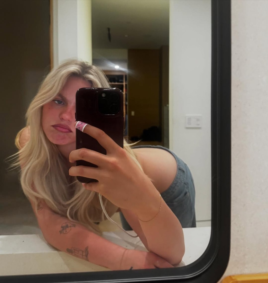 1112 Renee Rapp Sexy Selfies 2