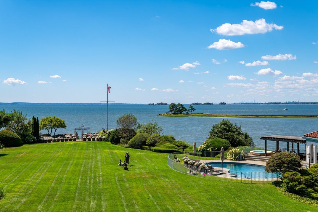Kathie Lee Gifford Lists Connecticut Home 9