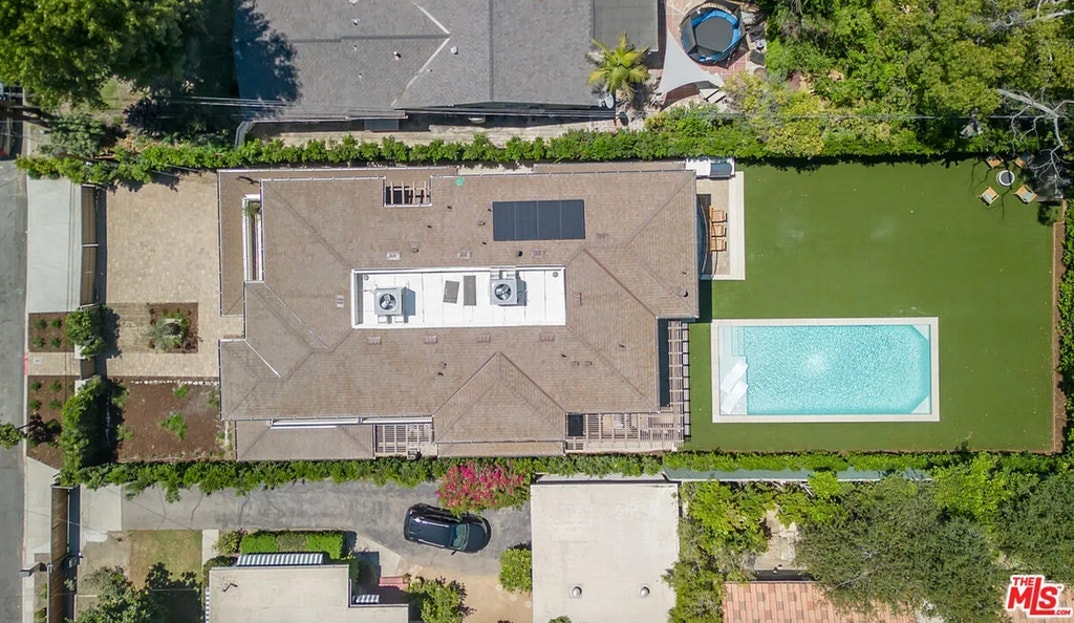 Peta Murgatroyd and Maks Chmerkovskiy Lists L.A. Home For Rent 2