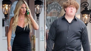 0827-Kim-Zolciak-Kash-Dinner-PRIMARY