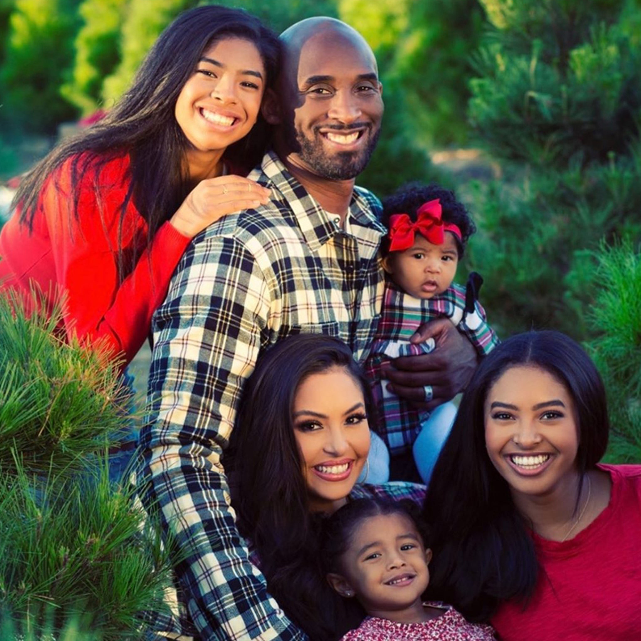 Vanessa Bryant Posts Family Pic, 'Kobe and Gigi Are Shining on Us'