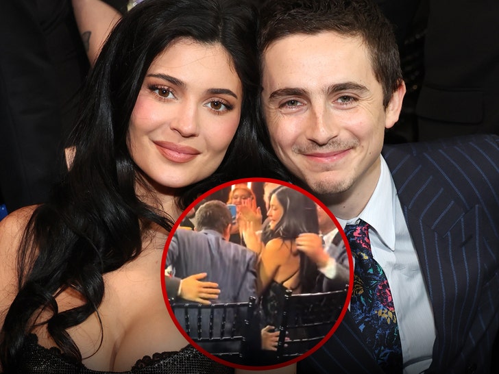 Just mere moments after Timothée won the Critics' Choice Award for Best Actor, he smooched his bae, Kylie Jenner, and proceeded to use her perky posterior to stand up and gain momentum before heading towards the stage. If y'all were skeptical of this duo before, this PDA moment has gotta change your minds, right?!