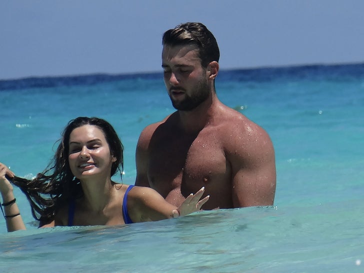 LiB' Star Jessica Vestal Shared PDA with Harry Jowsey in Mexico Last Year