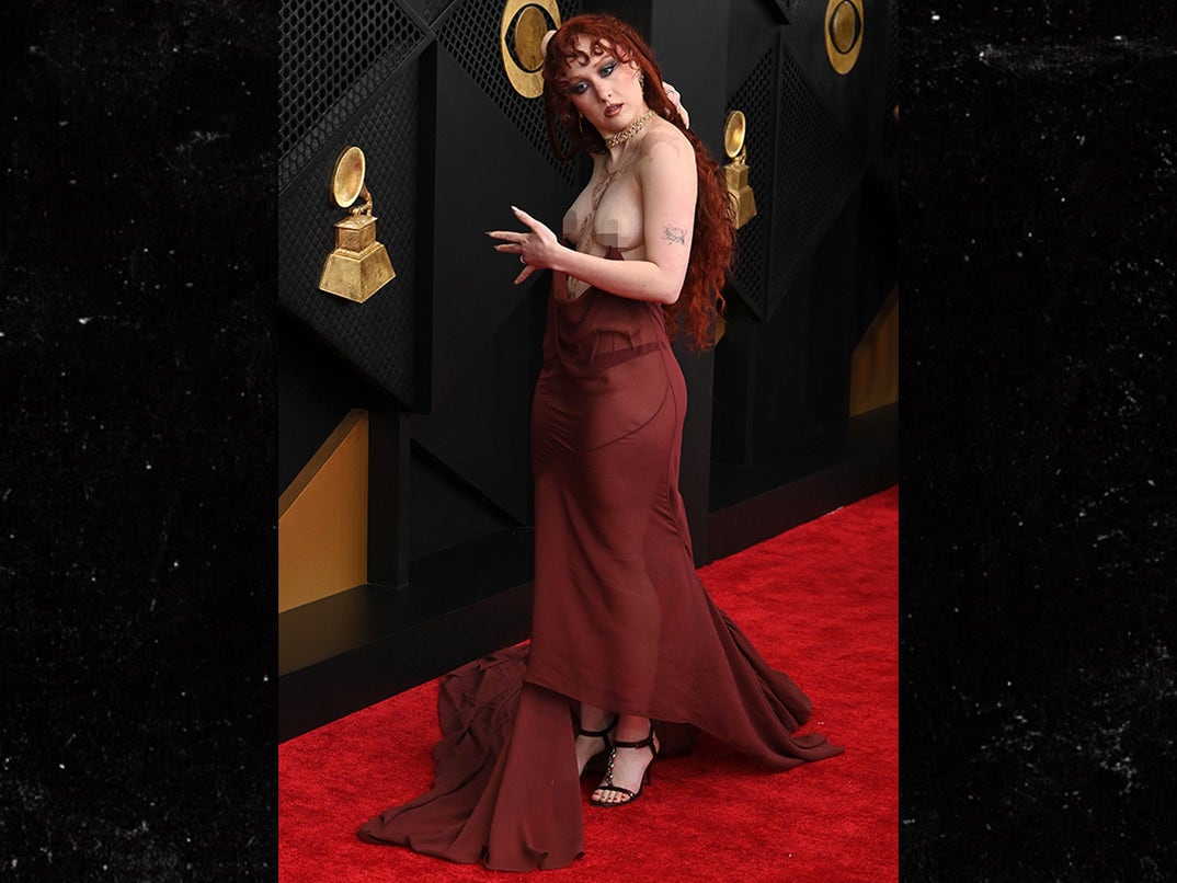 Chappell-Roan-Goes-Topless-on-Grammy-Red-Carpet-BLUR-4