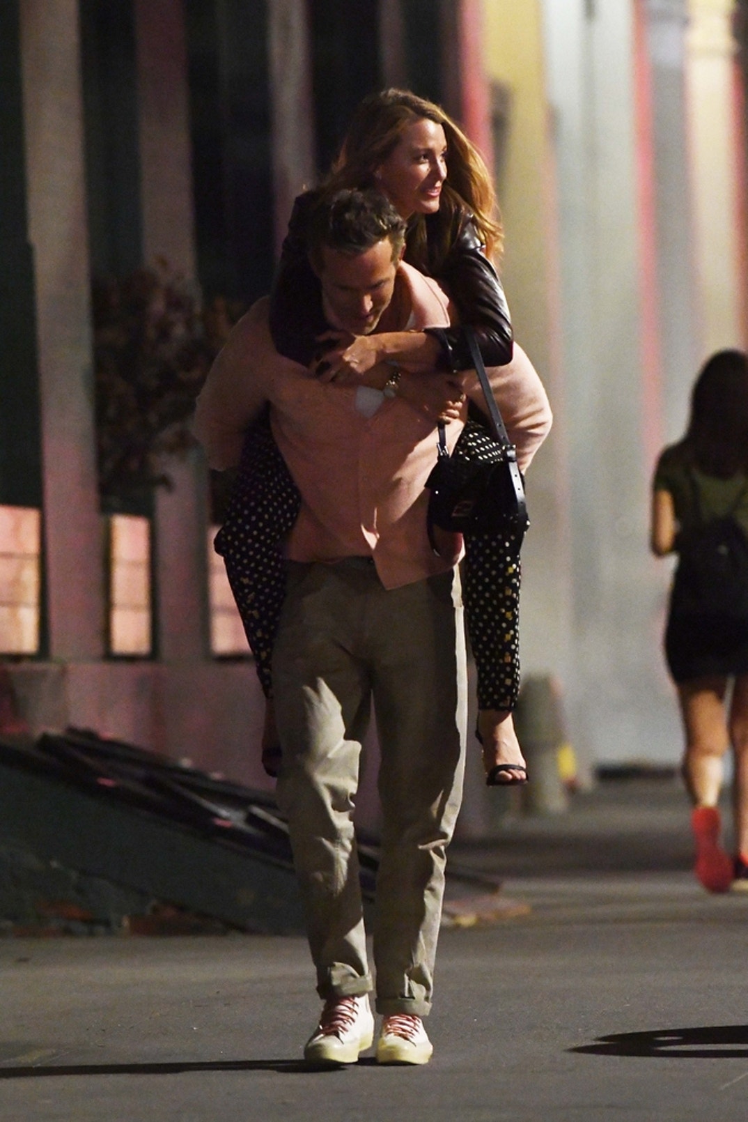 Blake Lively Ryan Reynolds PDA NYC 8
