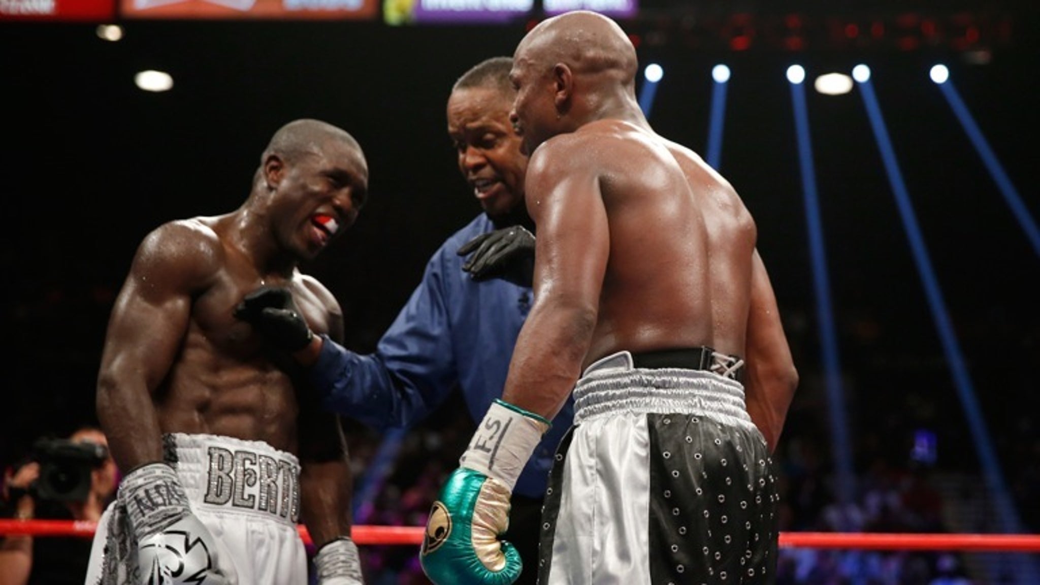 Floyd Mayweather Vs. Andre Berto -- The Fight Photos