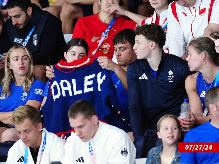 tom daley knitting getty 1