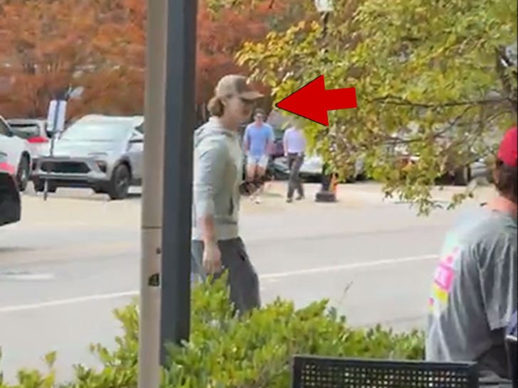 Dave Portnoy Confronted by Antisemitic Heckler Outside Mississippi Shop, on Video 1 110725_dave_portnoy_perpetrator