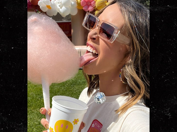 1201-Celebrities-Eating-Cotton-Candy-Sub1