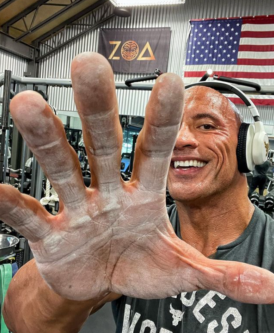 Dwayne-rock-Johnson-workout-gym-photos3