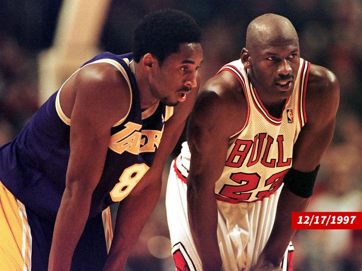 Kobe Bryant Vs Michael Jordan Basketball Players Signatures T-Shirt -  TeeNavi