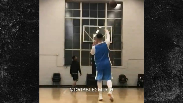 Drake Hits 2 Trick Shots In a Row, Calls Out Raptors Stars