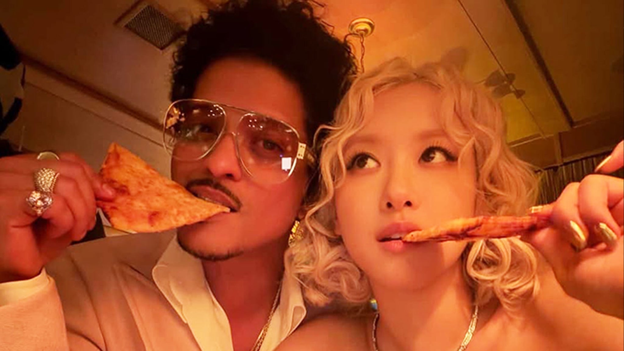 Bruno Mars vs. Rosé Who'd You Rather?! (Pizza Pals Edition)