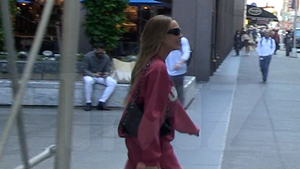 051726_alex_cooper_walking_primarypng