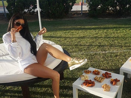 0505-kylie-jenner-backstage-instagram-3