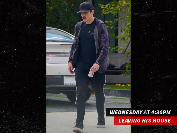tom sandoval leaving his house half an hr after the raquel
