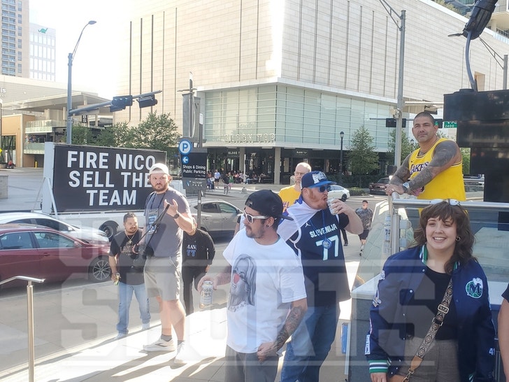 Dallas Maverick Fans Buy Billboard Calling For General Manager's Firing