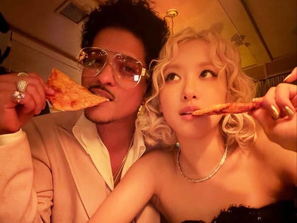Bruno Mars vs. Rosé -- Pizza Pals Edition!