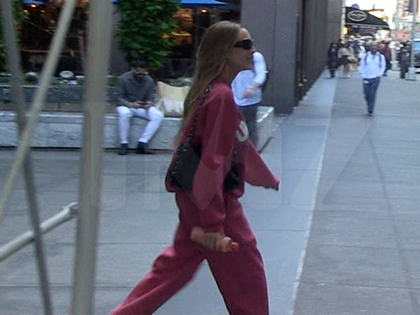 051726_alex_cooper_walking_primarypng